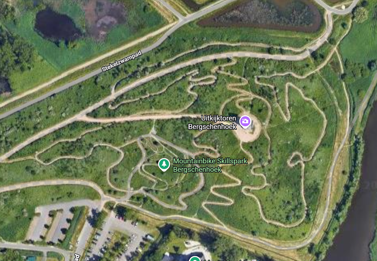 Luchtfoto van de mountainbikebaan bij Outdoor Valley